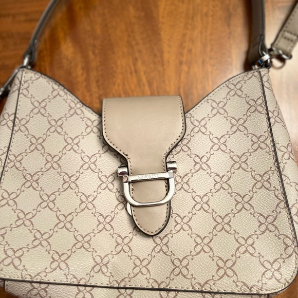 Elegant Nine West Taupe Crossbody in Signature NW LOGO Like New! - Picture 3 of 14